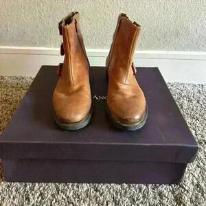Woman’s brown Enzo Angelina boots size 6